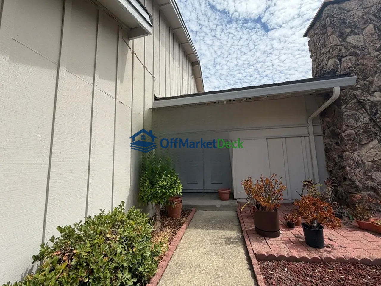 Off-market house in Concord, California — 3 beds, 2.5 baths, $649,900 — photo 3 of 8