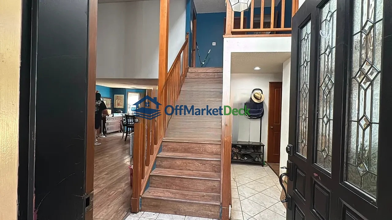 Off-market house in Tacoma, Washington — 4 beds, 2 baths, $499,900 — photo 8 of 8