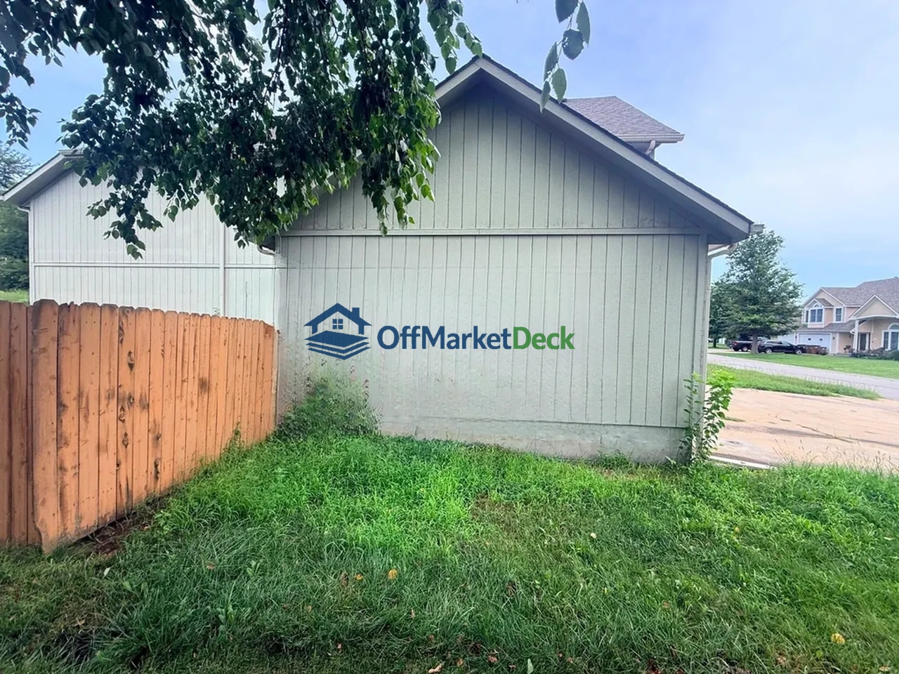 Off-market house in Raymore, Missouri — 4 beds, 3 baths, $304,900 — photo 5 of 8