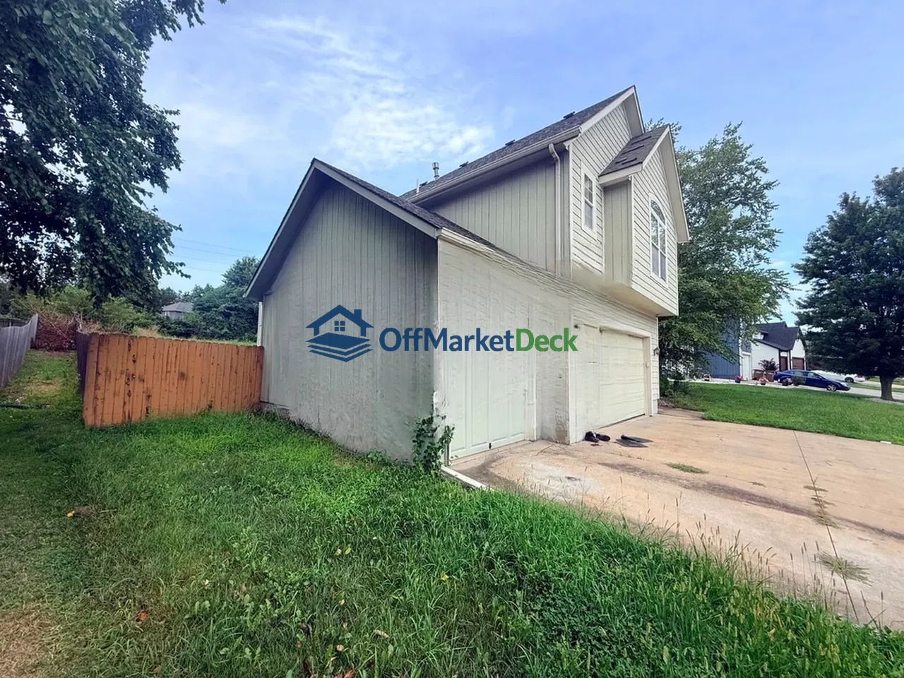 Off-market house in Raymore, Missouri — 4 beds, 3 baths, $304,900 — photo 4 of 8