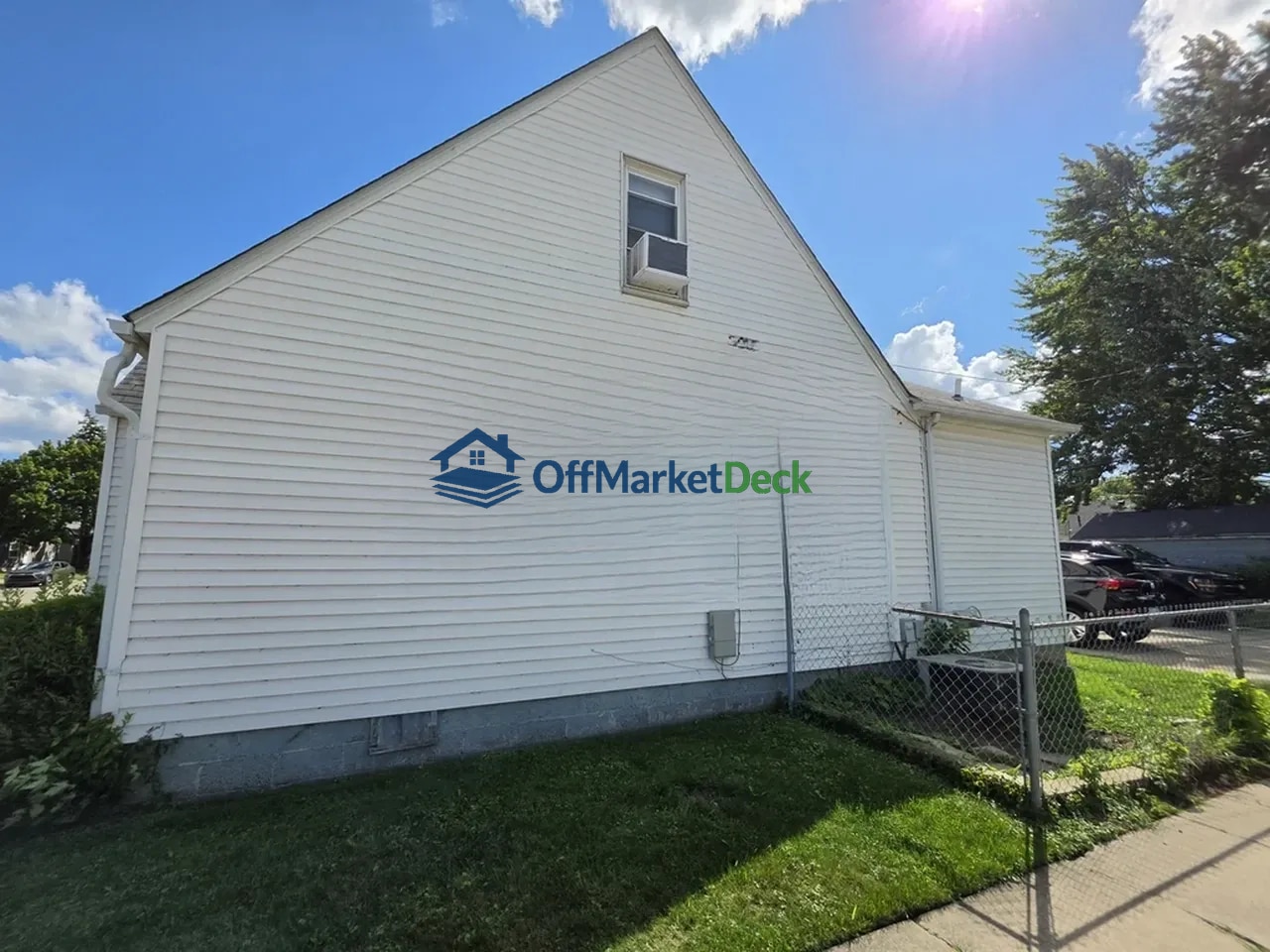 Off-market house in Roseville, Michigan — 3 beds, 1.5 baths, $104,900 — photo 4 of 8