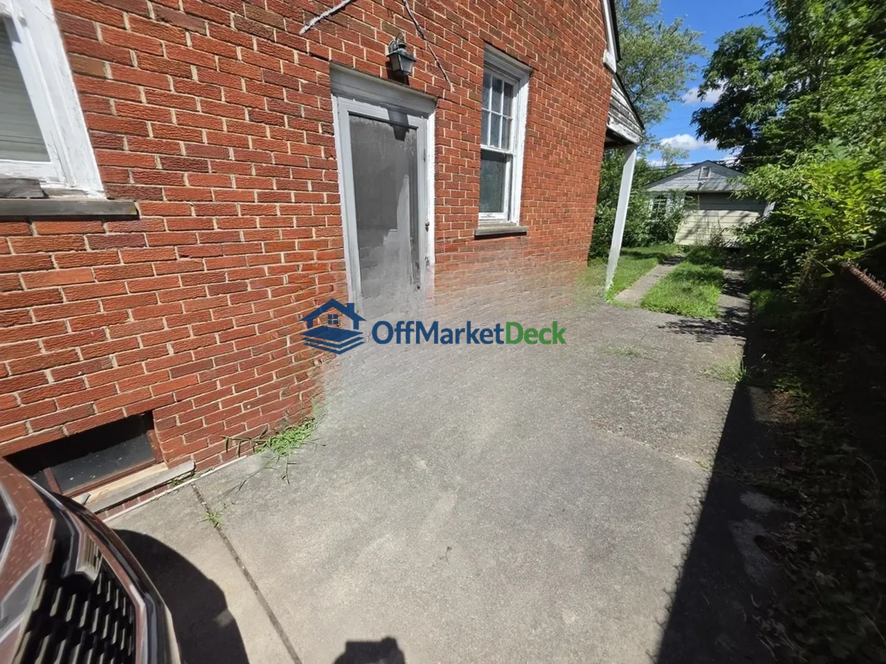 Off-market house in Wayne County, Michigan — 3 beds, 1 bath, $84,900 — photo 3 of 8