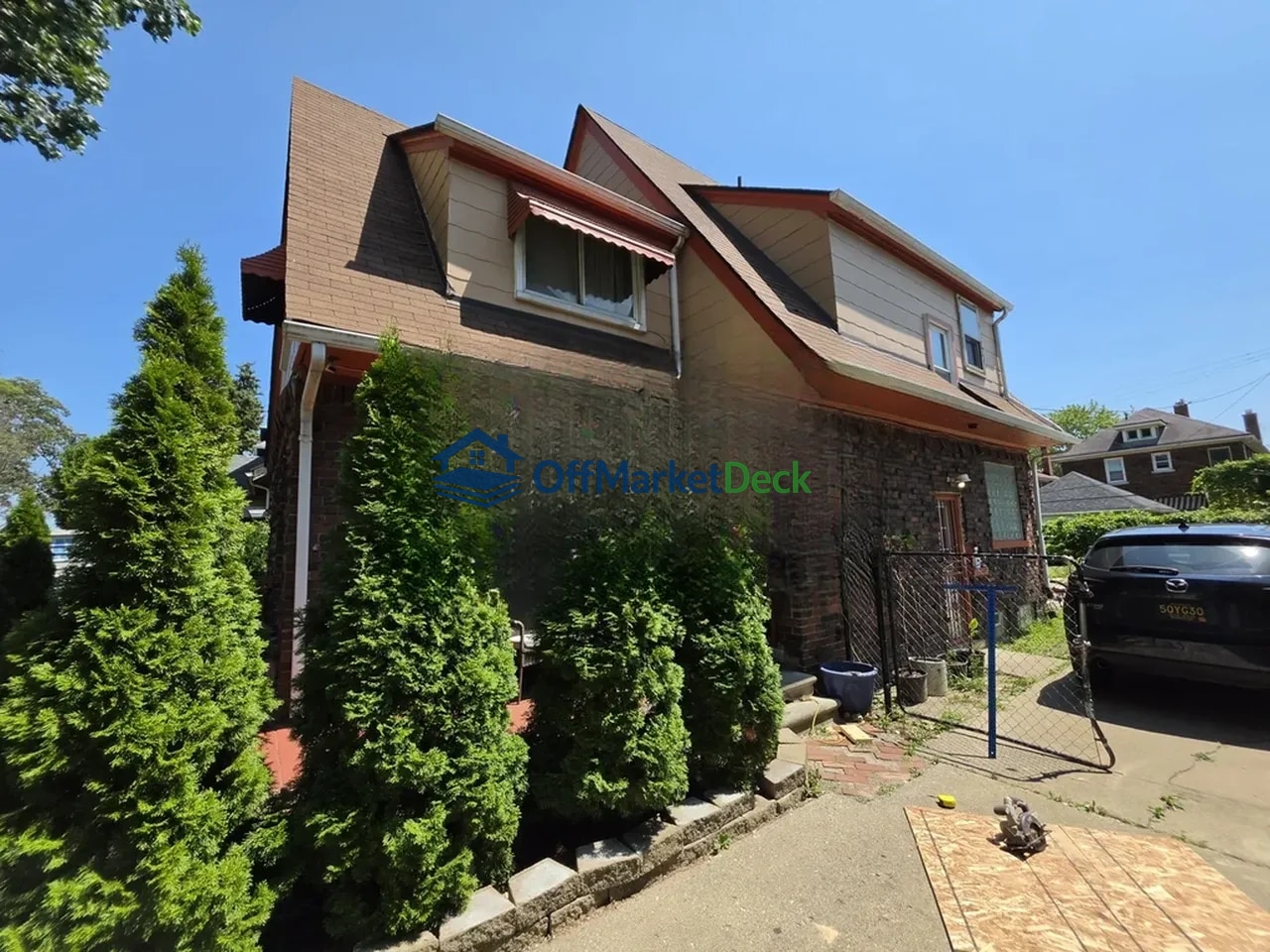 Off-market house in Detroit, Michigan — 3 beds, 1.5 baths, $54,900 — photo 3 of 8