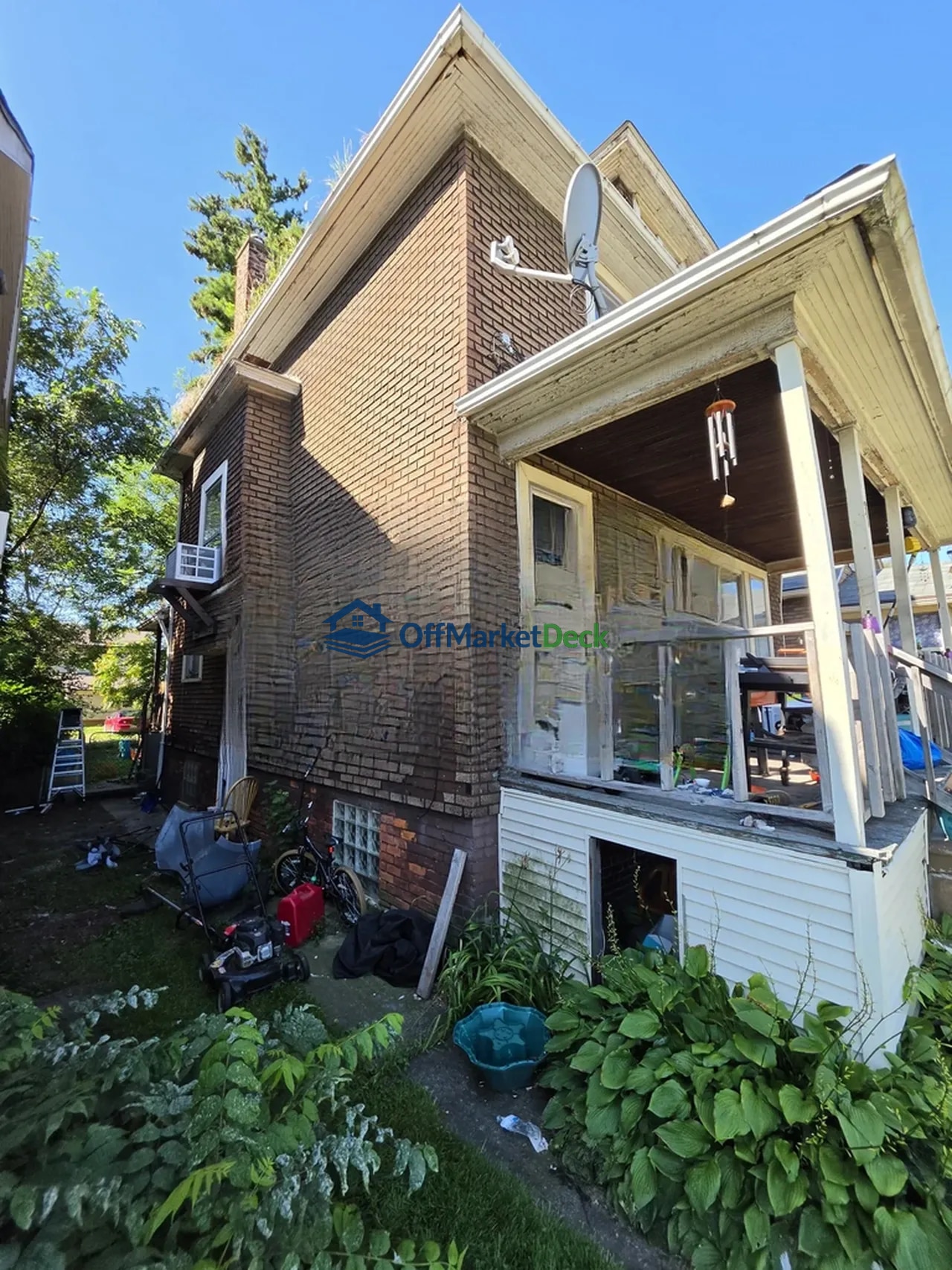 Off-market house in Ecorse, Michigan — 3 beds, 1 bath, $34,900 — photo 2 of 8