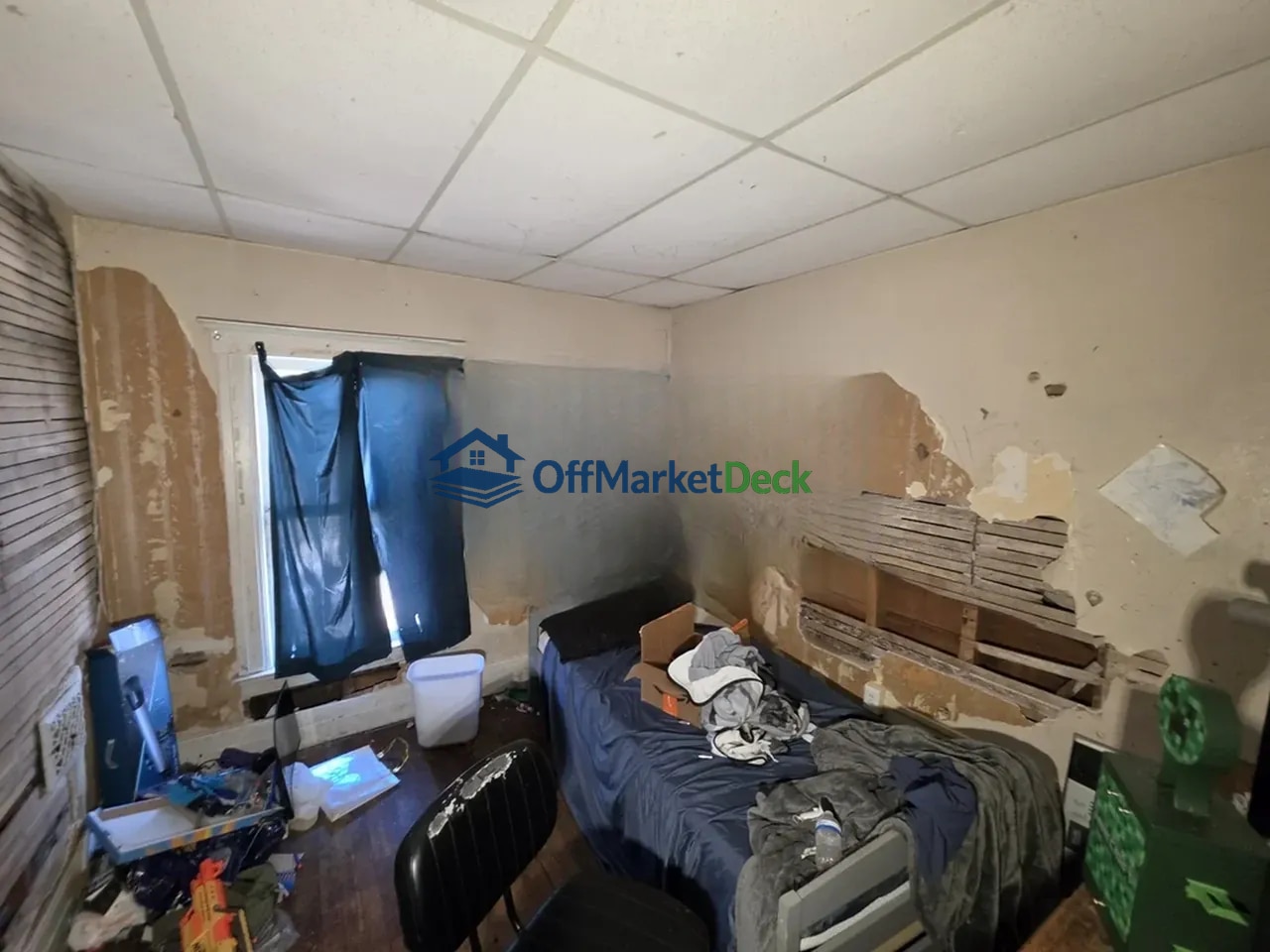 Off-market house in Ecorse, Michigan — 3 beds, 1 bath, $34,900 — photo 6 of 8