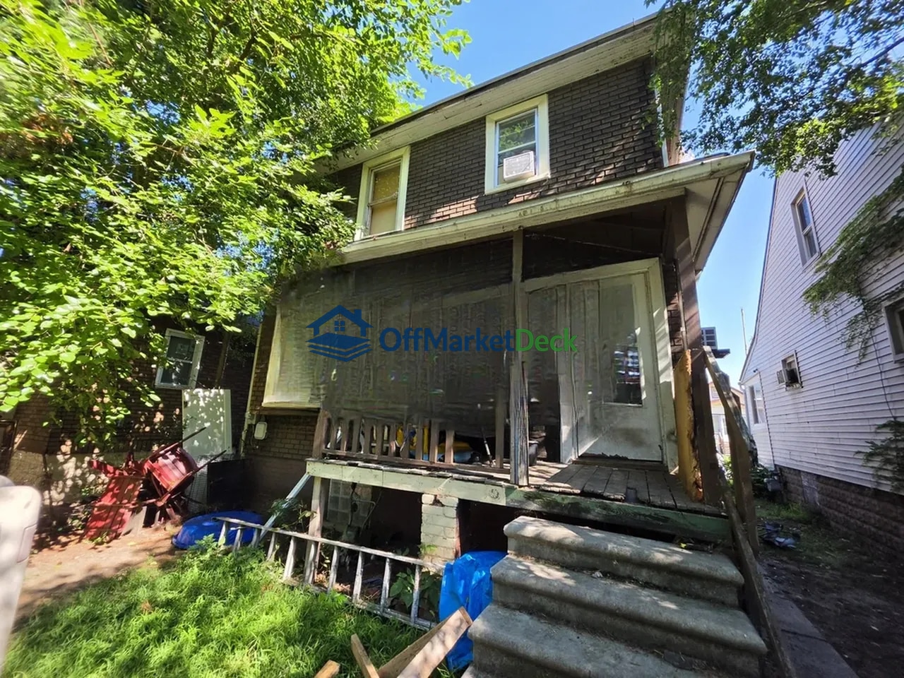 Off-market house in Ecorse, Michigan — 3 beds, 1 bath, $34,900 — photo 3 of 8