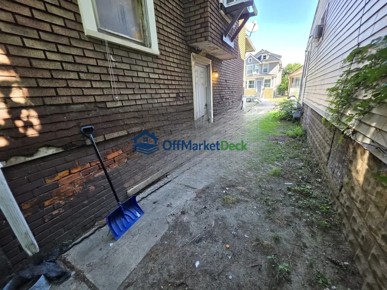 Off-market house in Ecorse, Michigan — 3 beds, 1 bath, $34,900 — photo 5 of 8