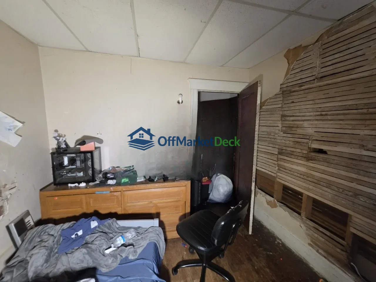 Off-market house in Ecorse, Michigan — 3 beds, 1 bath, $34,900 — photo 7 of 8