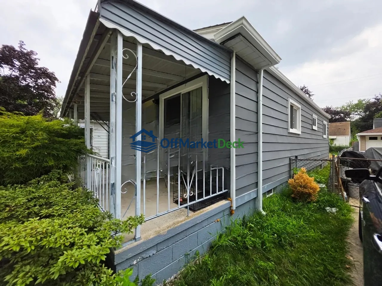 Off-market house in Allen Park, Michigan — 3 beds, 1.5 baths, $137,900 — photo 4 of 8