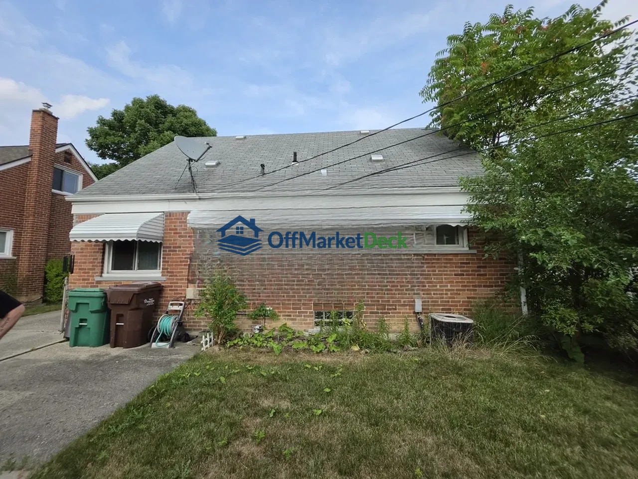 Off-market house in Garden City, Michigan — 3 beds, 1.5 baths, $139,900 — photo 2 of 8