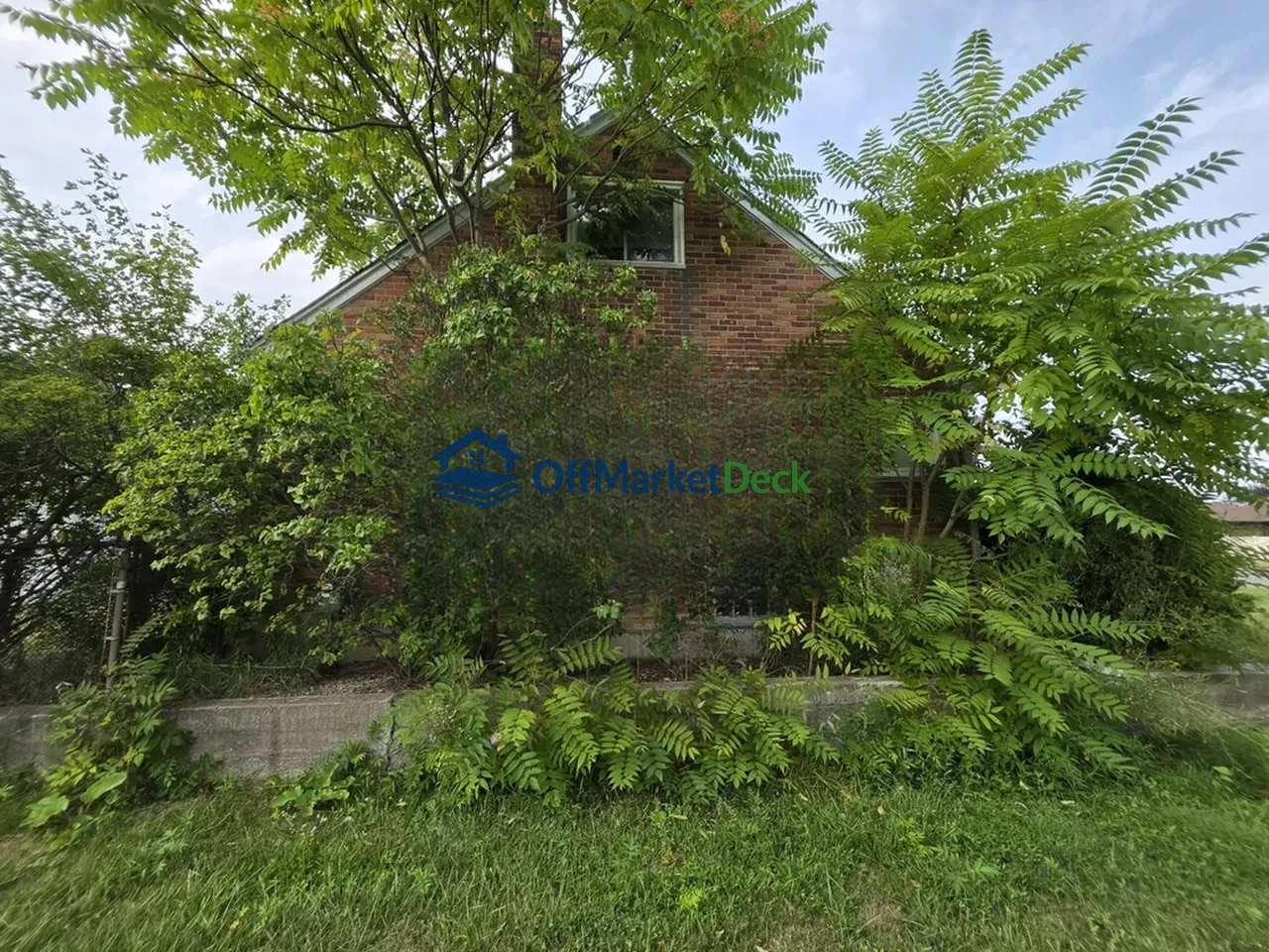 Off-market house in Garden City, Michigan — 3 beds, 1.5 baths, $139,900 — photo 4 of 8