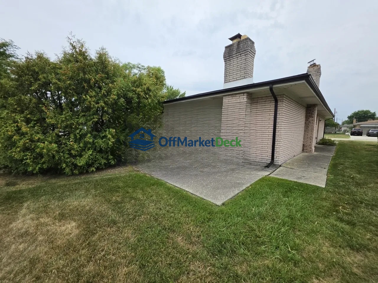 Off-market house in Sterling Heights, Michigan — 3 beds, 2 baths, $254,900 — photo 3 of 8