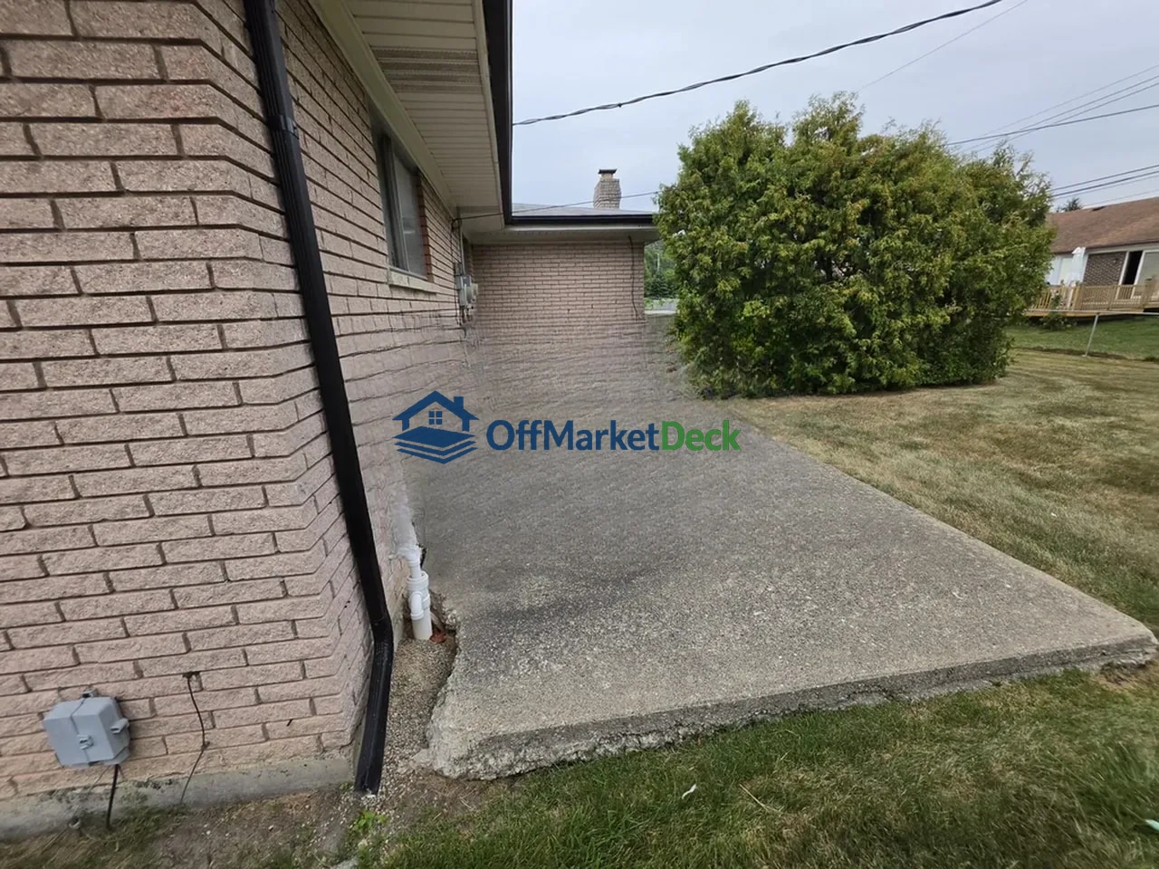 Off-market house in Sterling Heights, Michigan — 3 beds, 2 baths, $254,900 — photo 5 of 8