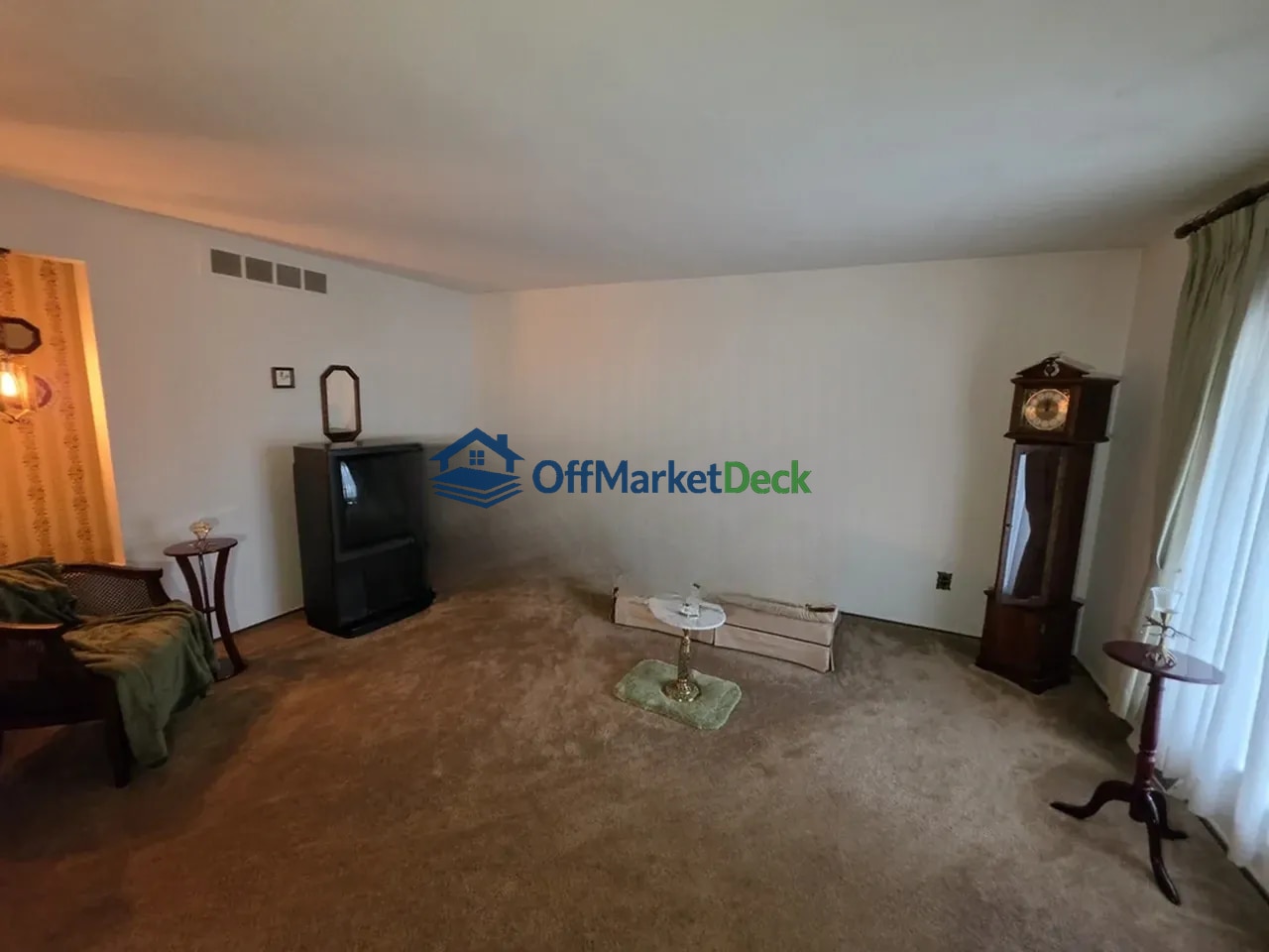 Off-market house in Sterling Heights, Michigan — 3 beds, 2 baths, $254,900 — photo 6 of 8