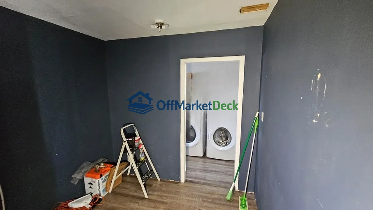 Off-market house in Madison Heights, Michigan — 2 beds, 1 bath, $139,900 — photo 8 of 8