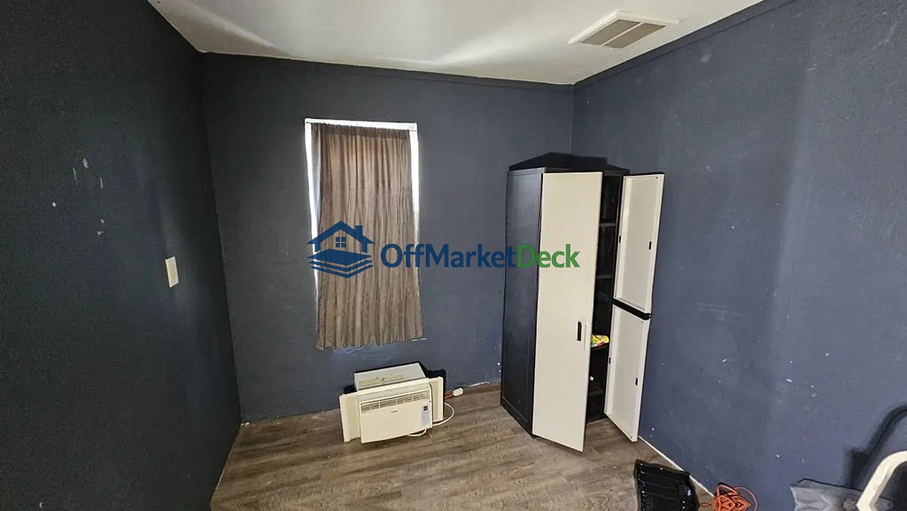 Off-market house in Madison Heights, Michigan — 2 beds, 1 bath, $139,900 — photo 6 of 8