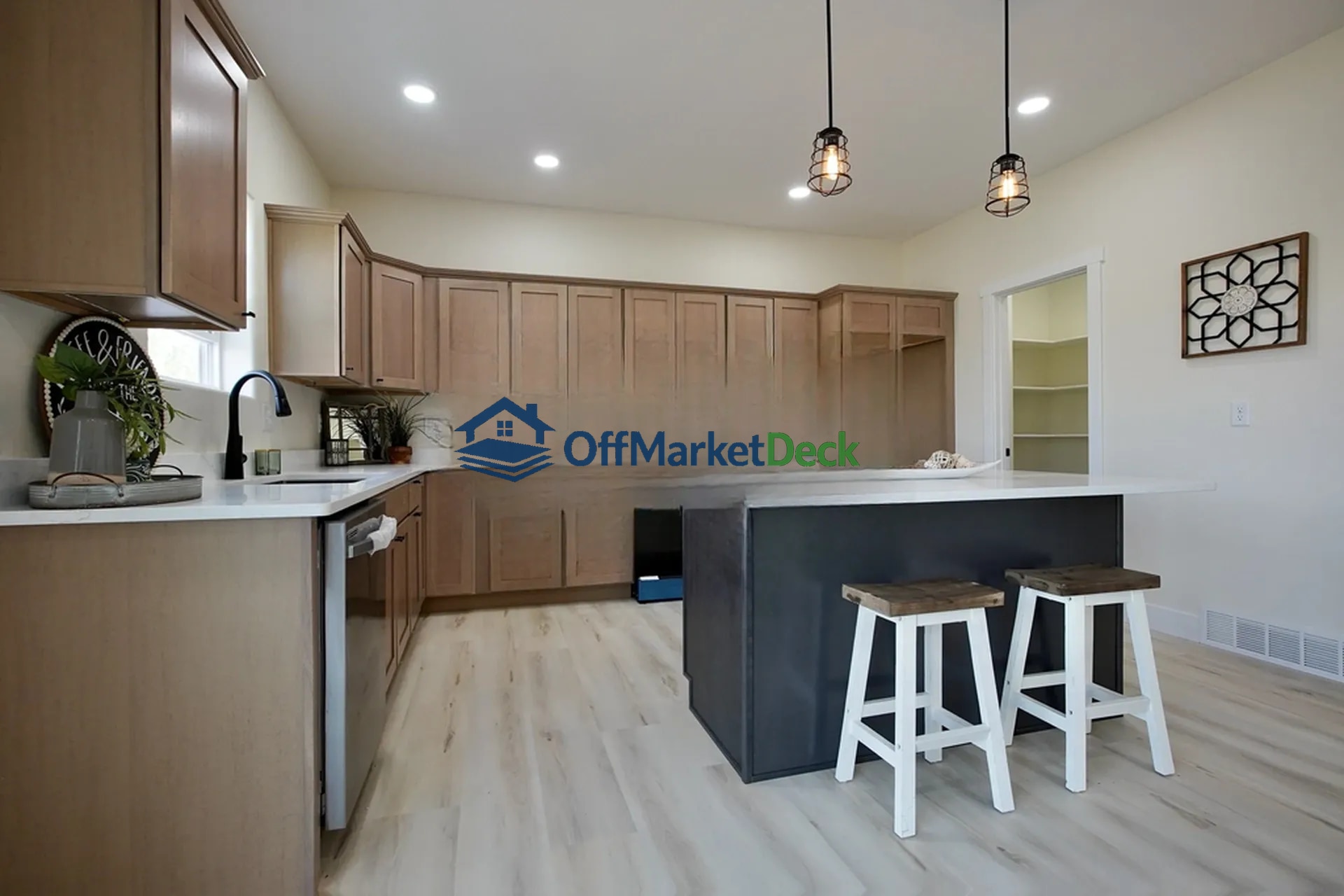 Off-market house in Casper, Wyoming — 3 beds, 2.5 baths, $525,000 — photo 8 of 8