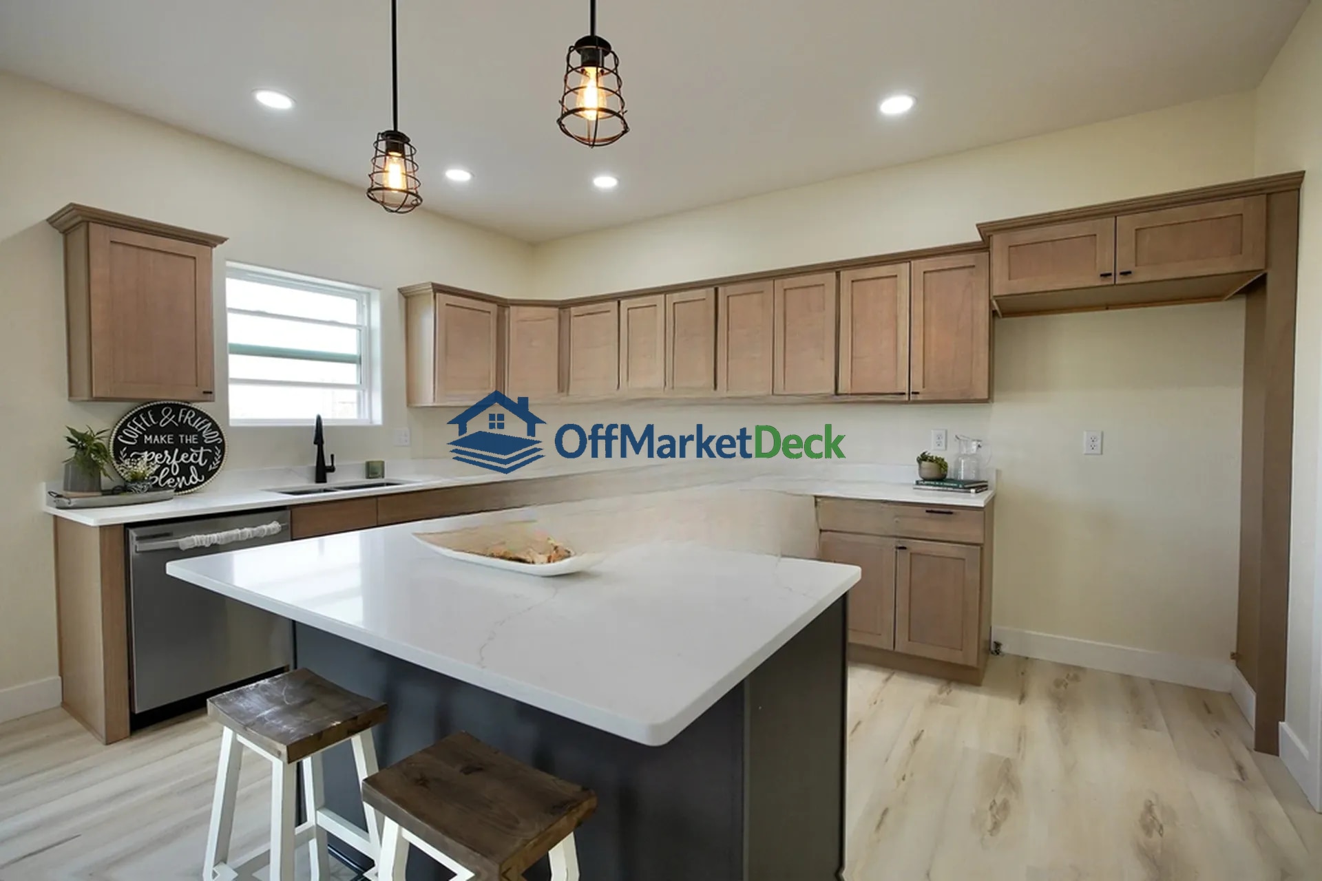 Off-market house in Casper, Wyoming — 3 beds, 2.5 baths, $525,000 — photo 2 of 8