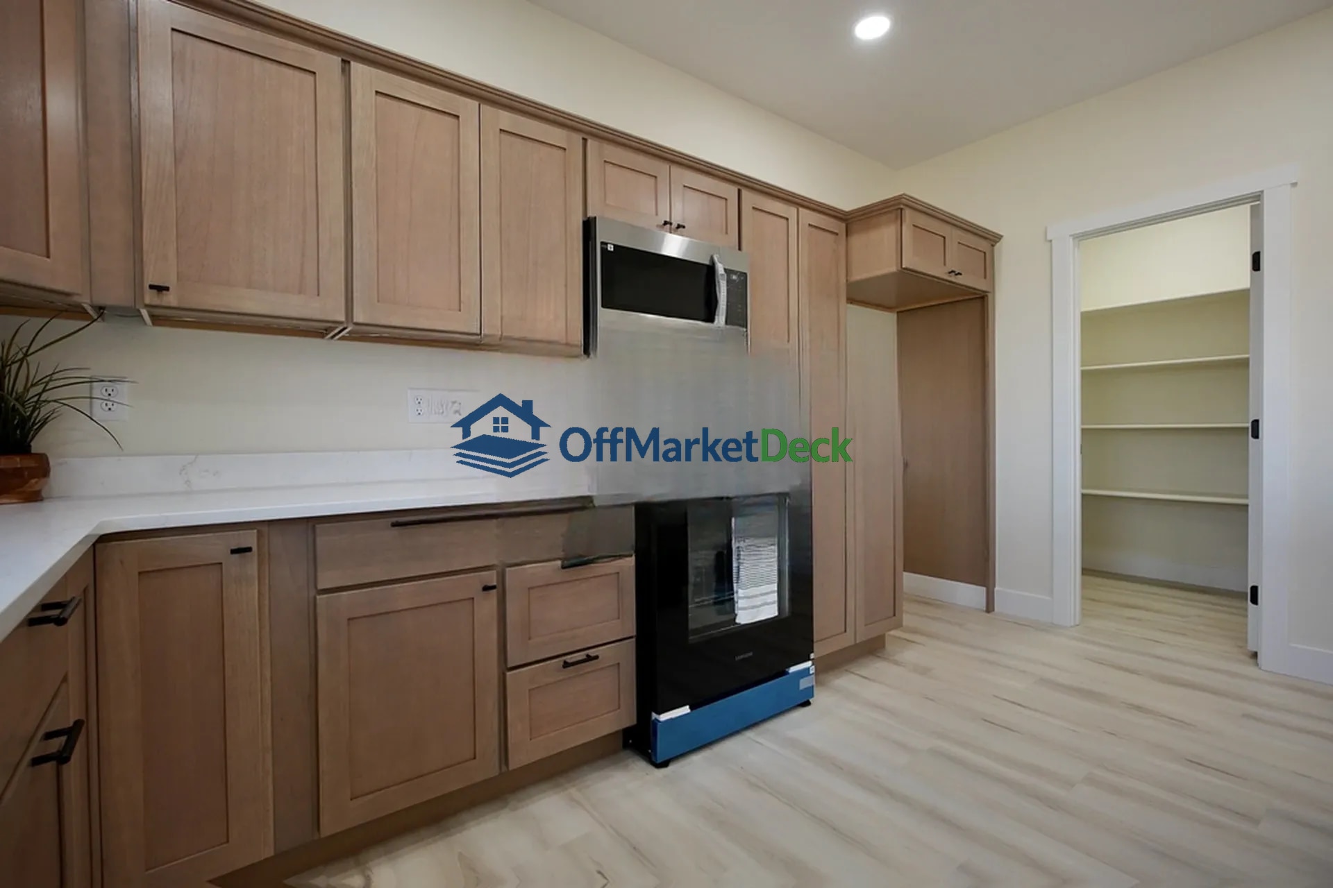 Off-market house in Casper, Wyoming — 3 beds, 2.5 baths, $525,000 — photo 6 of 8