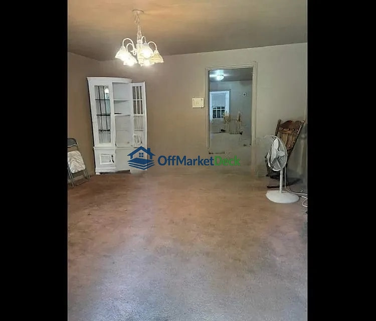 Off-market house in Rockmart, Georgia — 3 beds, 2 baths, $96,000 — photo 3 of 8