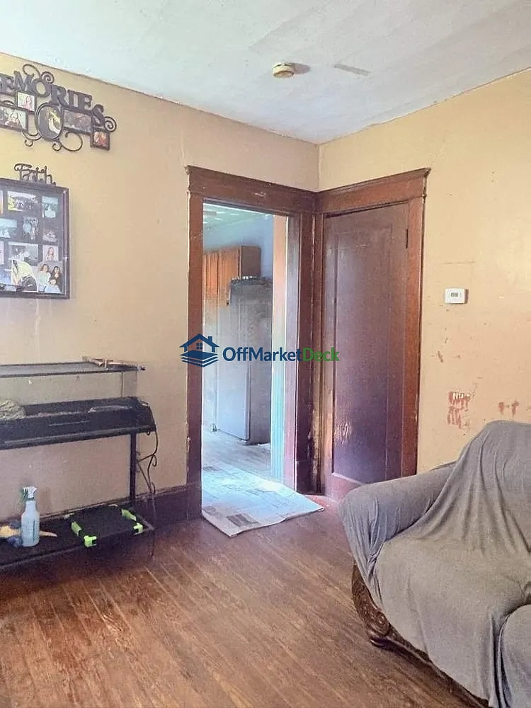 Off-market house in Ashtabula, Ohio — 4 beds, 1 bath, $53,800 — photo 3 of 8