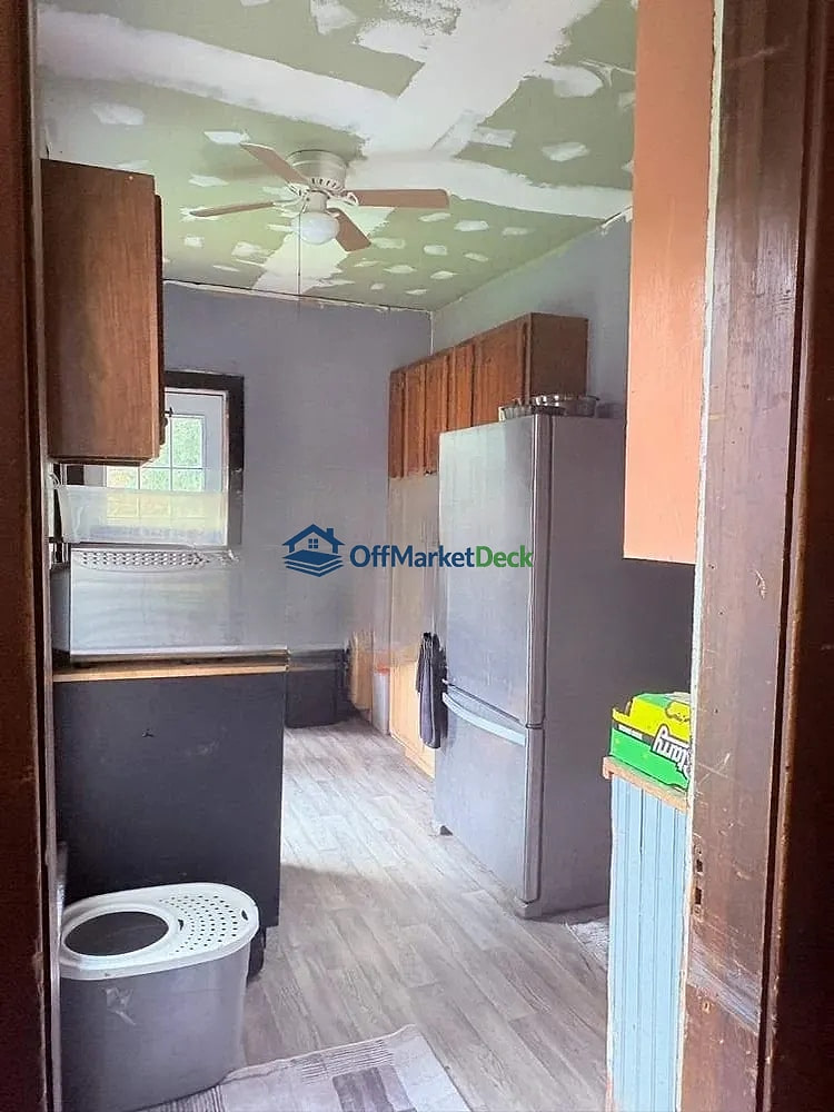 Off-market house in Ashtabula, Ohio — 4 beds, 1 bath, $53,800 — photo 4 of 8
