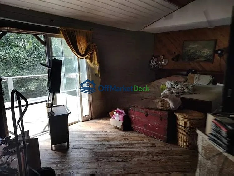 Off-market house in Caryville, Tennessee — 2 beds, 2.5 baths, $179,900 — photo 6 of 8
