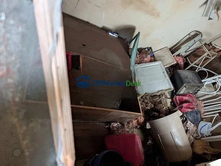Off-market house in Huntington, West Virginia — 2 beds, 1 bath, $12,000 — photo 5 of 8