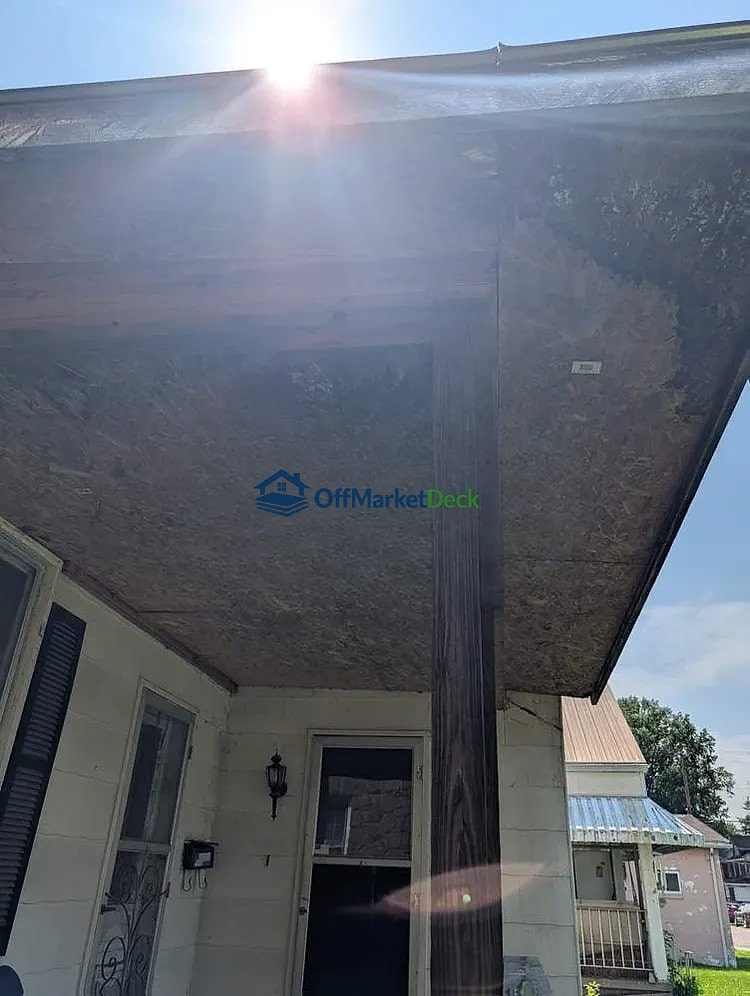 Off-market house in Huntington, West Virginia — 2 beds, 1 bath, $12,000 — photo 2 of 8