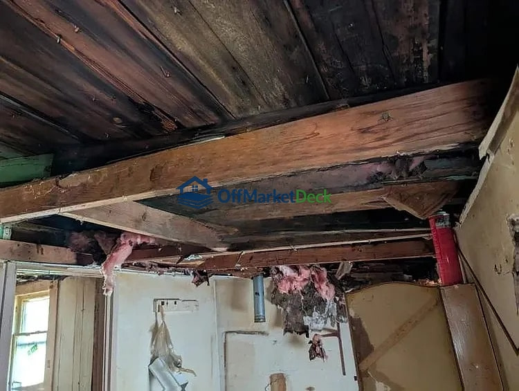 Off-market house in Huntington, West Virginia — 2 beds, 1 bath, $12,000 — photo 4 of 8