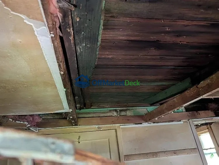Off-market house in Huntington, West Virginia — 2 beds, 1 bath, $12,000 — photo 3 of 8