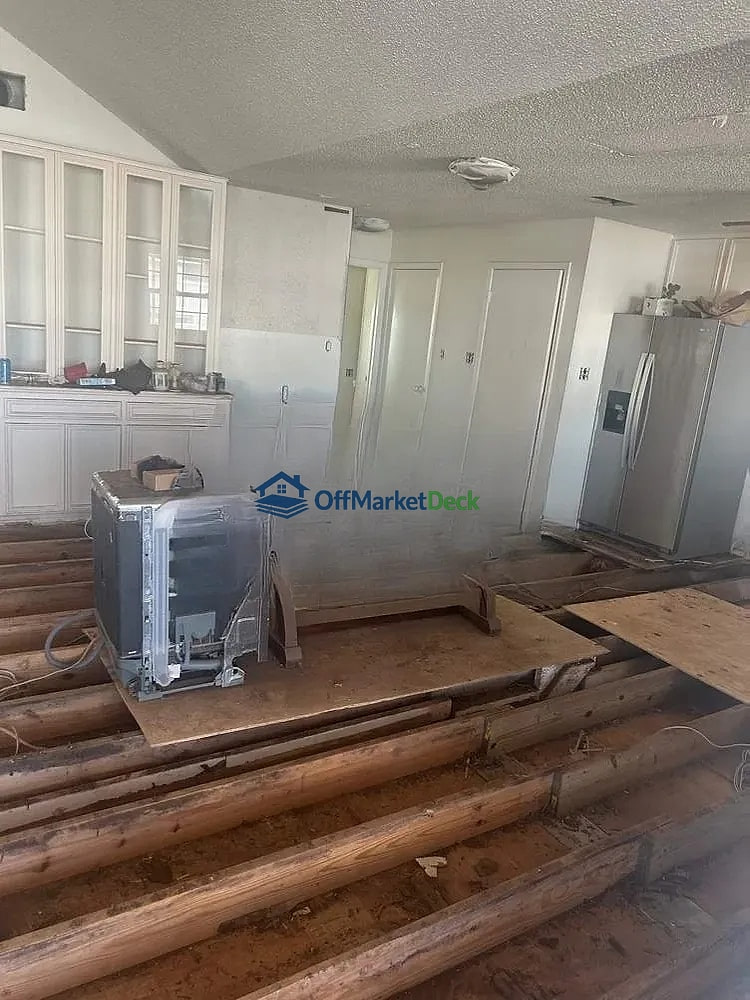 Off-market house in Freeport, Texas — 2 beds, 2 baths, $254,000 — photo 7 of 8
