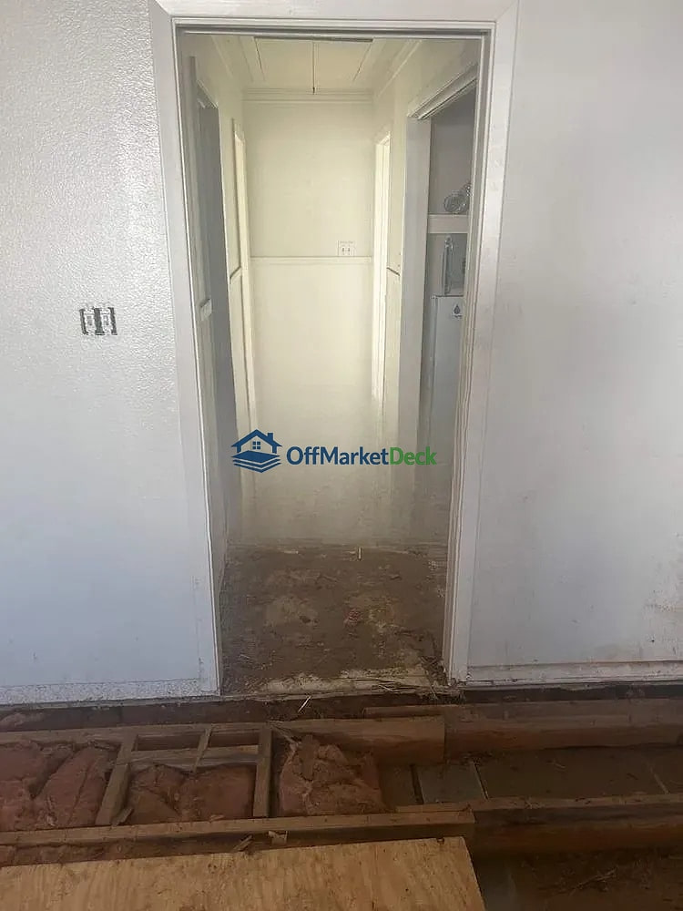 Off-market house in Freeport, Texas — 2 beds, 2 baths, $254,000 — photo 6 of 8