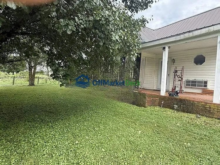 Off-market house in Cynthiana, Kentucky — 4 beds, 1 bath, $116,400 — photo 2 of 8