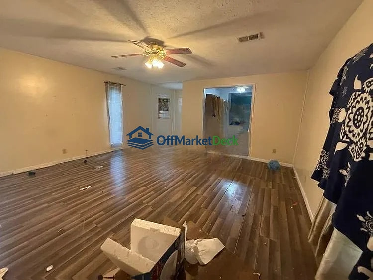 Off-market house in Cynthiana, Kentucky — 4 beds, 1 bath, $116,400 — photo 6 of 8