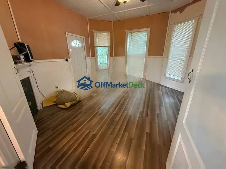 Off-market house in Cynthiana, Kentucky — 4 beds, 1 bath, $116,400 — photo 5 of 8