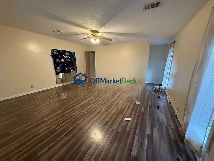 Off-market house in Cynthiana, Kentucky — 4 beds, 1 bath, $116,400 — photo 7 of 8