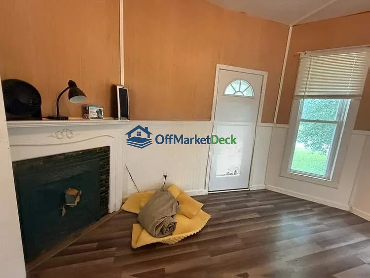 Off-market house in Cynthiana, Kentucky — 4 beds, 1 bath, $116,400 — photo 4 of 8