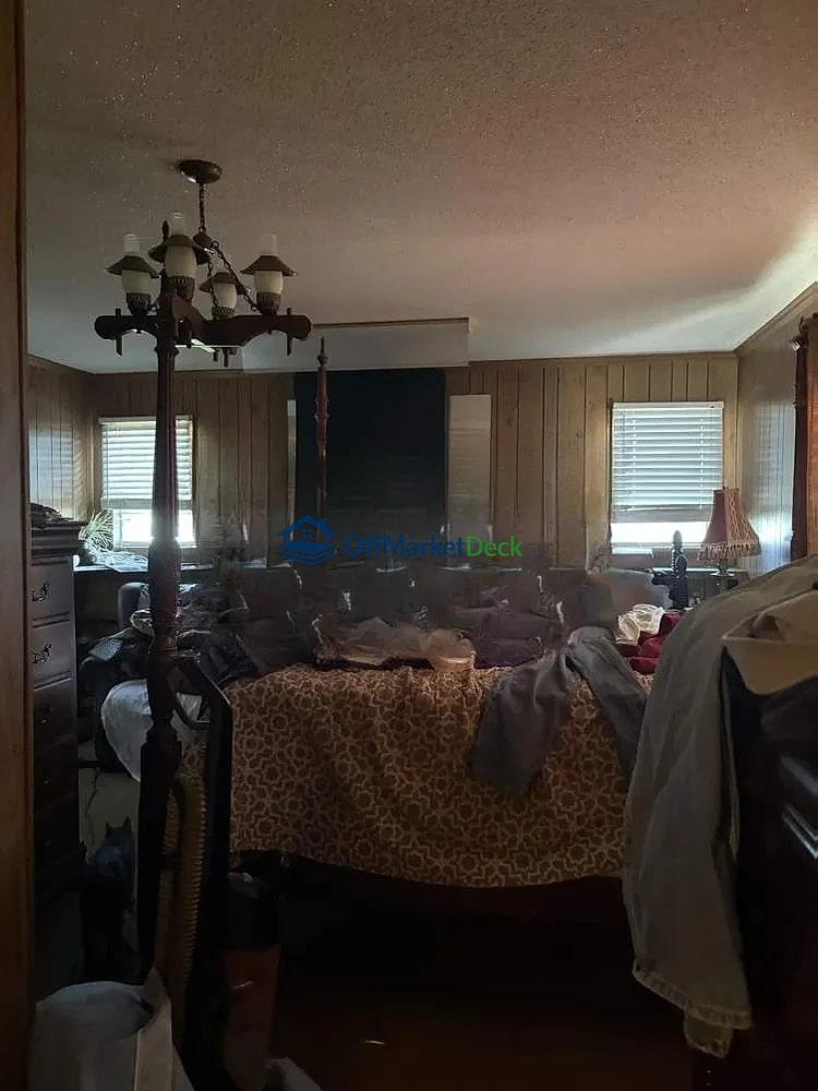 Off-market house in Muscle Shoals, Alabama — 3 beds, 1.5 baths, $142,500 — photo 4 of 8