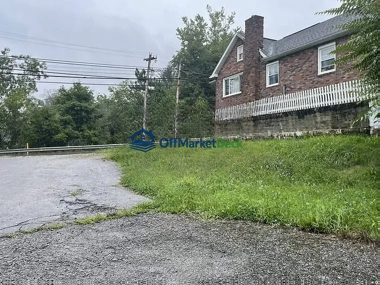 Off-market house in Avella, Pennsylvania — 5 beds, 2 baths, $16,400 — photo 6 of 8
