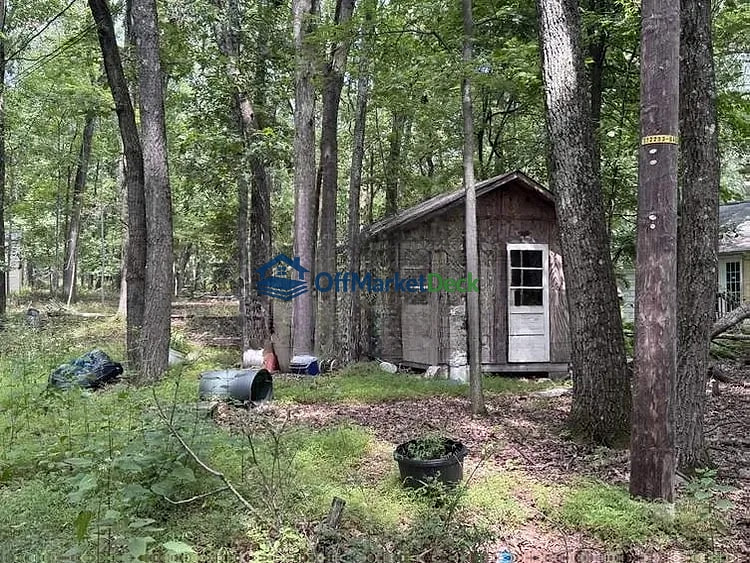 Off-market house in East Stroudsburg, Pennsylvania — 2 beds, 1 bath, $57,500 — photo 3 of 8
