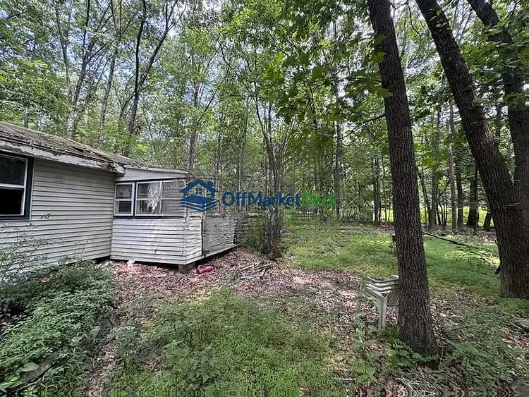 Off-market house in East Stroudsburg, Pennsylvania — 2 beds, 1 bath, $57,500 — photo 8 of 8
