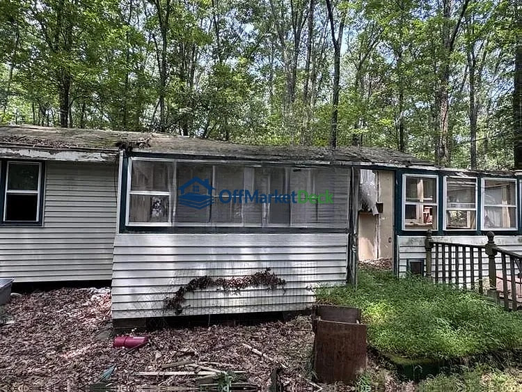 Off-market house in East Stroudsburg, Pennsylvania — 2 beds, 1 bath, $57,500 — photo 4 of 8