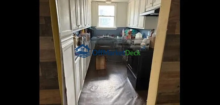 Off-market house in Marlin, Texas — 3 beds, 2 baths, $83,500 — photo 7 of 8