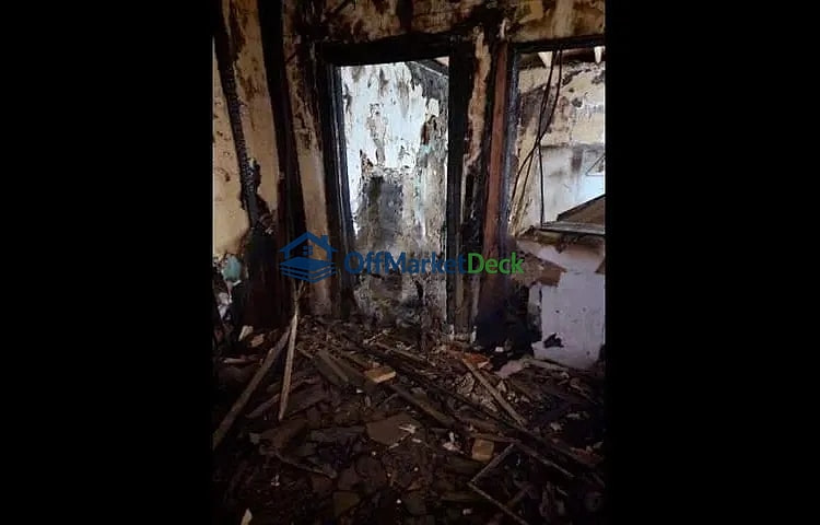 Off-market house in Baltimore, Maryland — 1 bed, 1.5 baths, $18,800 — photo 2 of 8