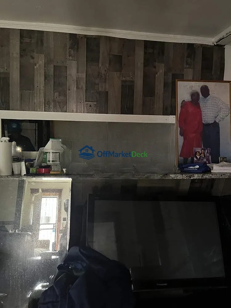 Off-market house in Detroit, Michigan — 2 beds, 1 bath, $10,000 — photo 7 of 8