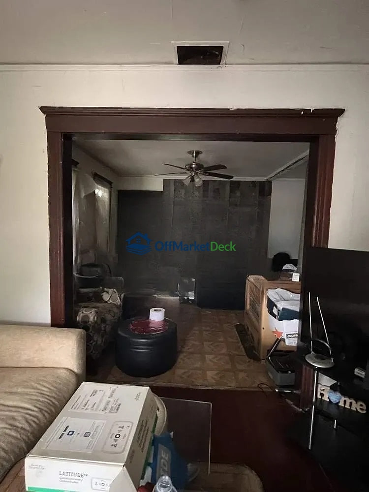 Off-market house in Detroit, Michigan — 2 beds, 1 bath, $10,000 — photo 3 of 8