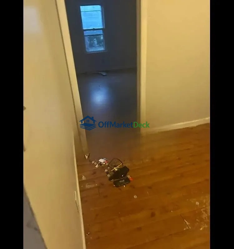 Off-market house in Albany, Georgia — 2 beds, 1 bath, $36,950 — photo 3 of 8
