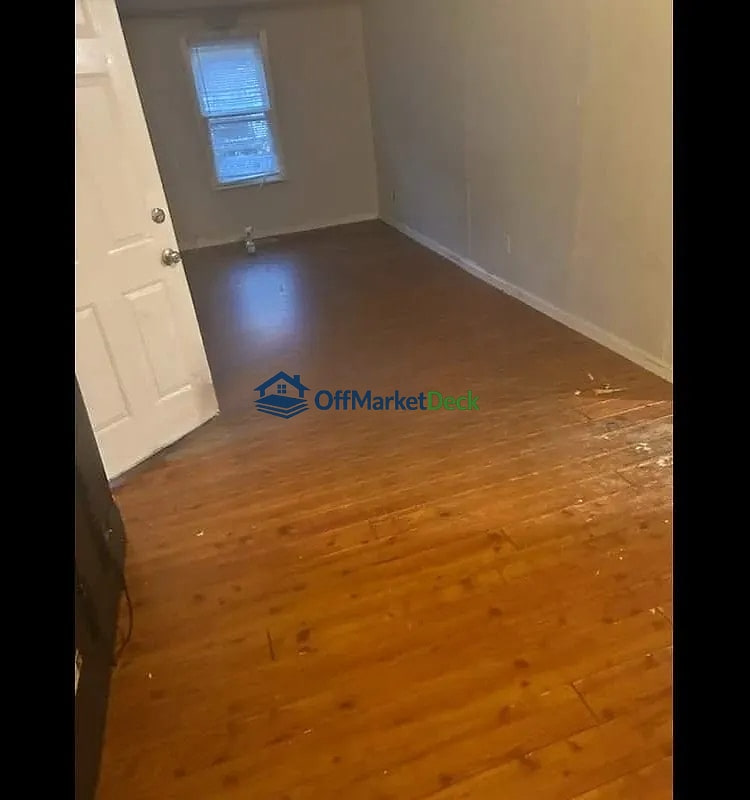 Off-market house in Albany, Georgia — 2 beds, 1 bath, $36,950 — photo 2 of 8