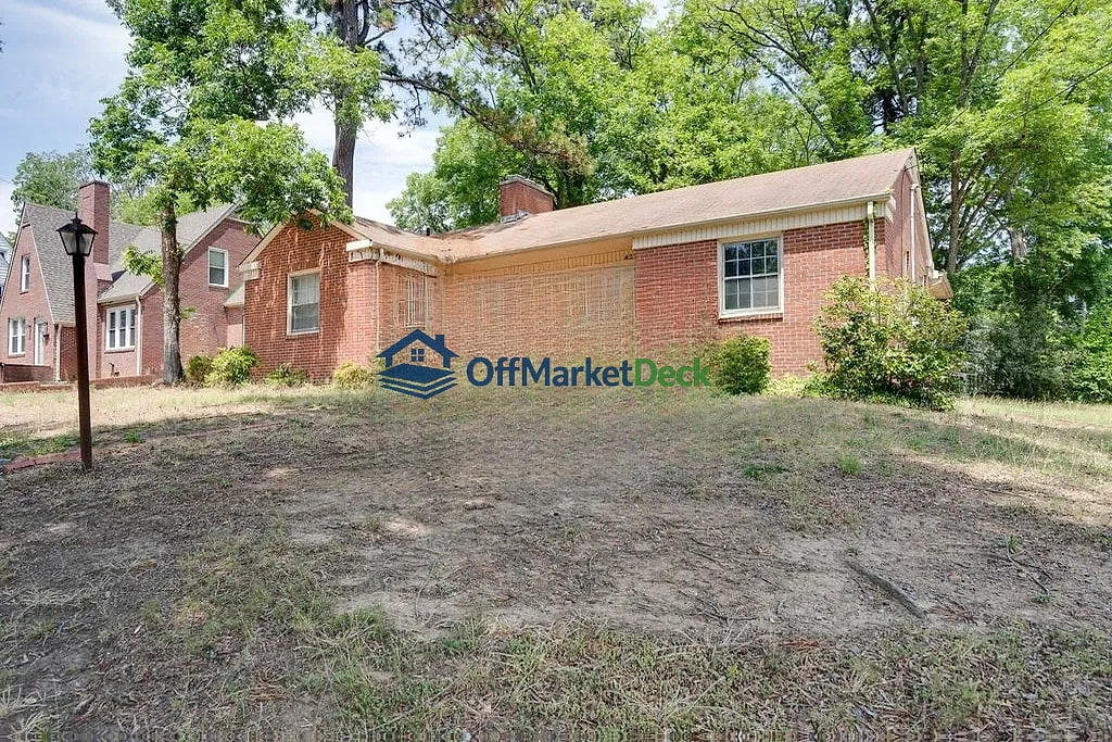 Off-market house in Oxford, North Carolina — 4 beds, 2 baths, $129,750 — photo 3 of 8